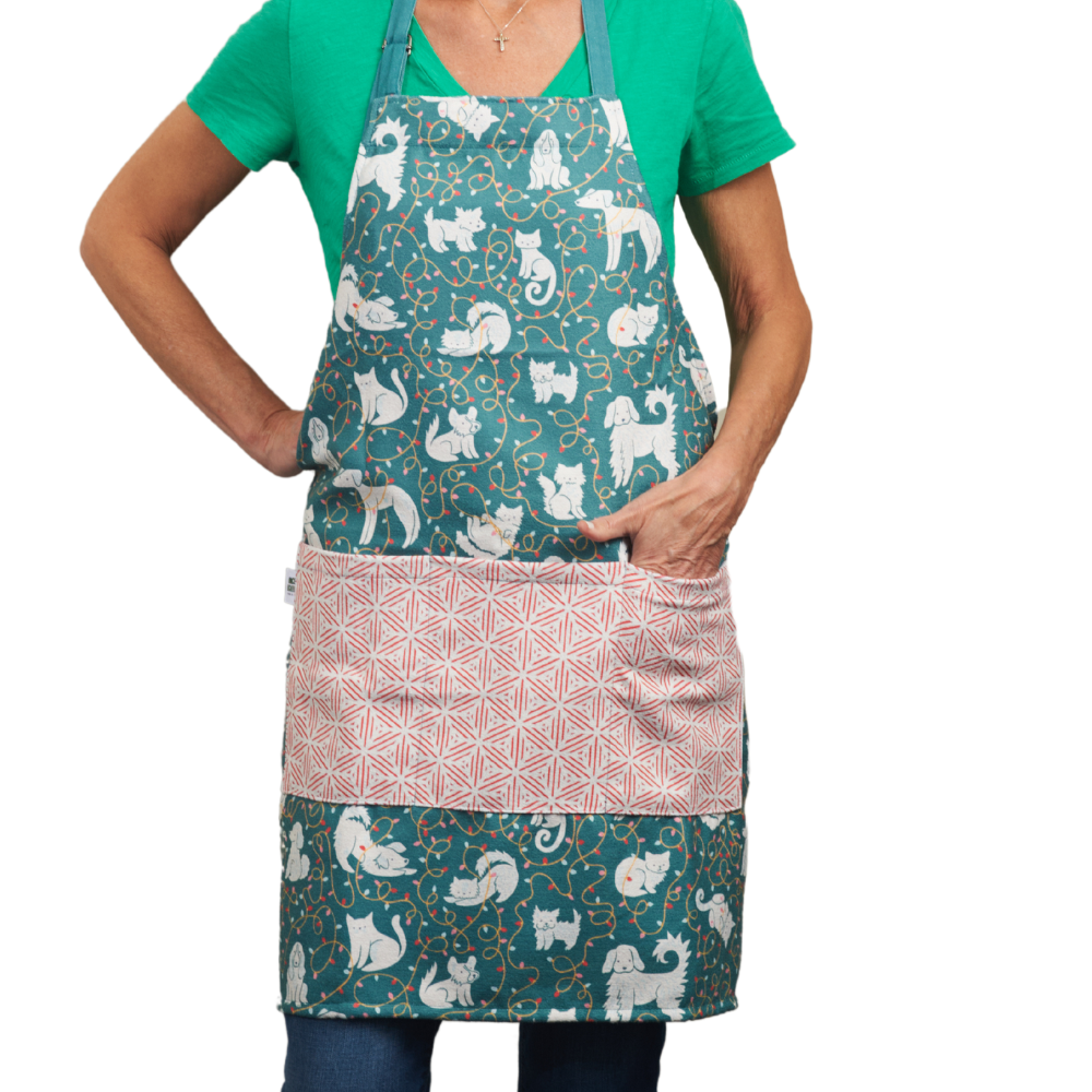 Attach and Go Apron - Nuthatch Deck the Paws