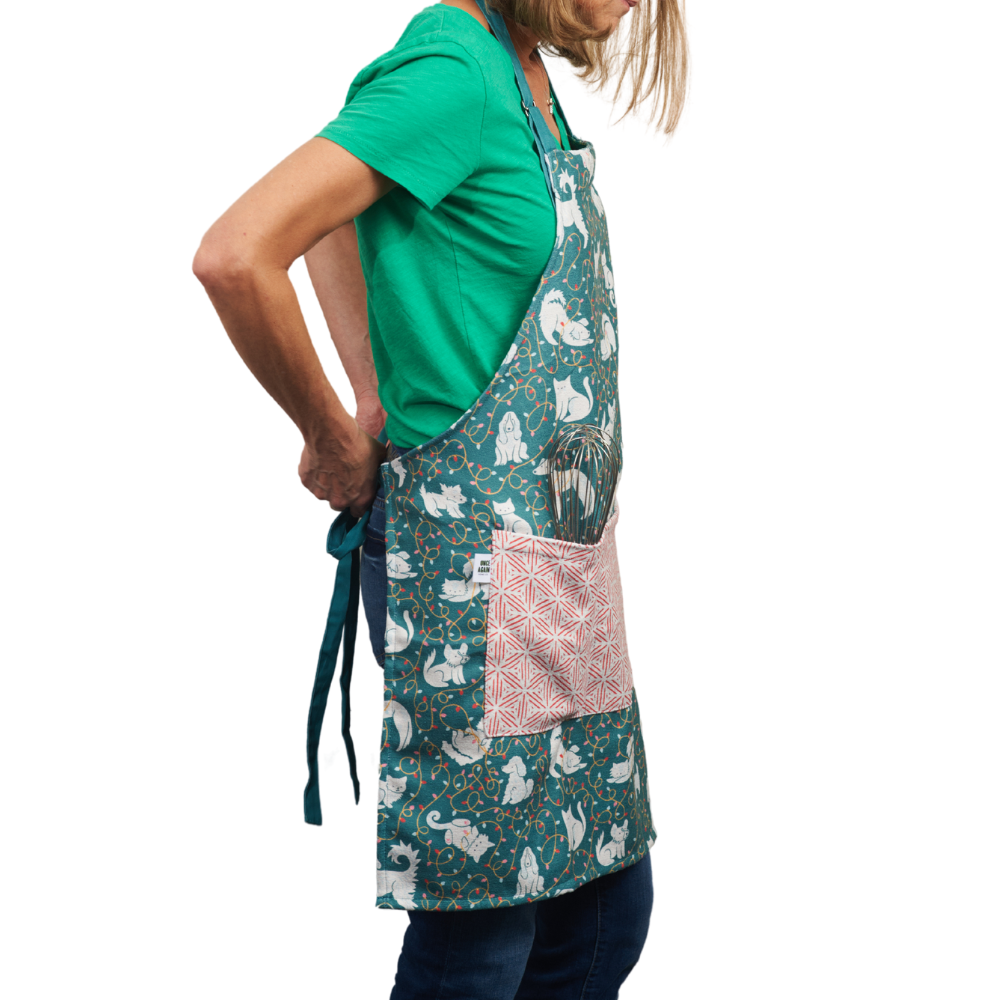 Attach and Go Apron - Nuthatch Deck the Paws