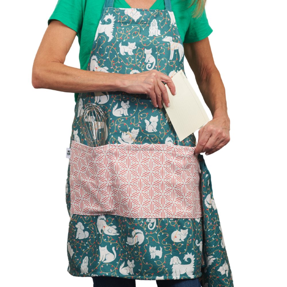 Attach and Go Apron - Nuthatch Deck the Paws