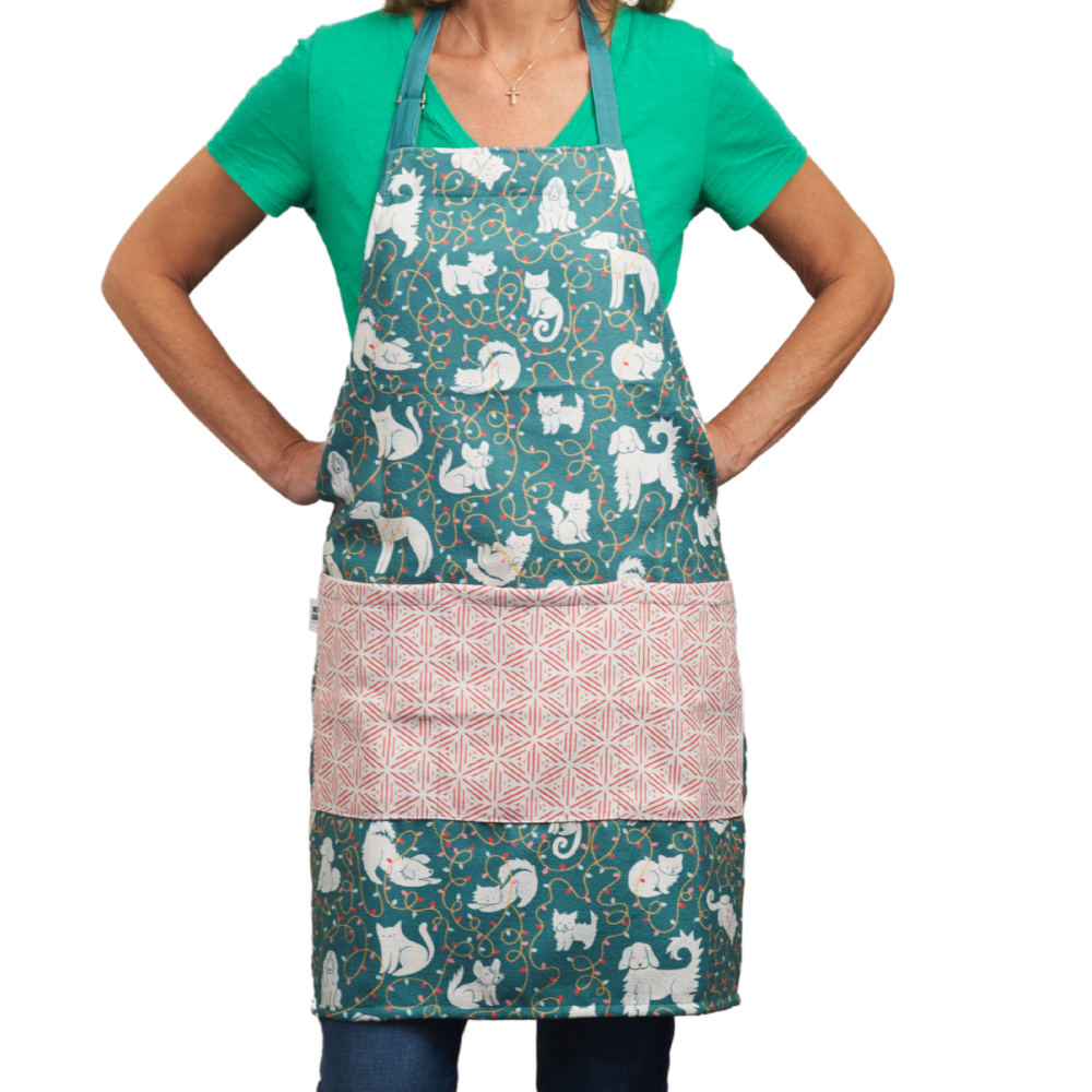 Attach and Go Apron - Nuthatch Deck the Paws